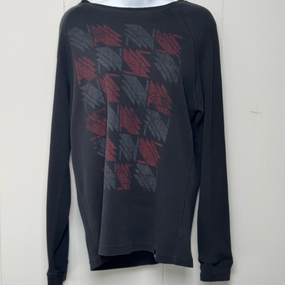 Vans Men’s Black and Red Geometric Long Sleeve Waffle Knit Thermal Tee Size M